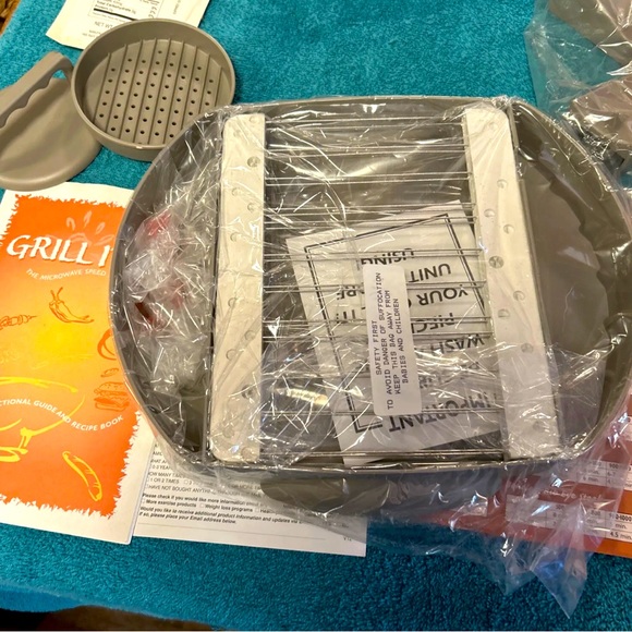 GRILL IT!  MICROWAVE SPEED GRILLER HEALTHY HAMBURGER PRESS TURNER TONGS SPICES - Picture 5 of 9